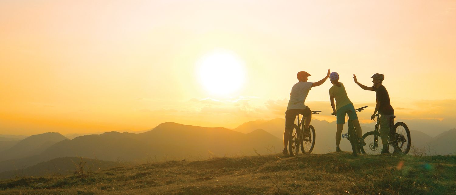 Cyclist riding pain-free with a Zeta Saddle featuring patented Reactive Padding™ technology